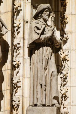 Seville İspanya 2 Temmuz 2021 Saint Metropolitan ve Patriksel Sevilla Katedrali dış cephenin ayrıntıları dünyanın en büyük Gotik katedrali.