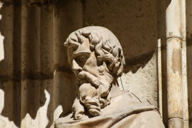 Seville İspanya 2 Temmuz 2021 Saint Metropolitan ve Patriksel Sevilla Katedrali dış cephenin ayrıntıları dünyanın en büyük Gotik katedrali.