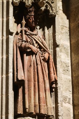 Seville İspanya 2 Temmuz 2021 Saint Metropolitan ve Patriksel Sevilla Katedrali dış cephenin ayrıntıları dünyanın en büyük Gotik katedrali.