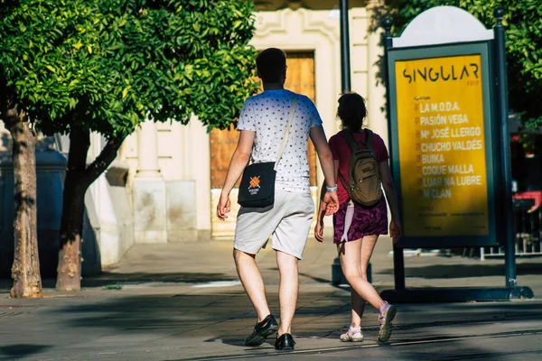 Sevilha Espanha Julho 2021 Pedestres Andando Pelas Ruas Sevilha Durante — Fotografia de Stock