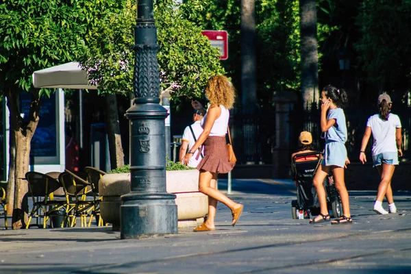 Séville Espagne Juillet 2021 Les Piétons Marchant Dans Les Rues — Photo