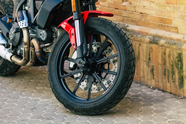 Севілья Іспанія Липня 2021 Року Мотоцикли Ducati Scrambler Припарковані Вулицях — стокове фото