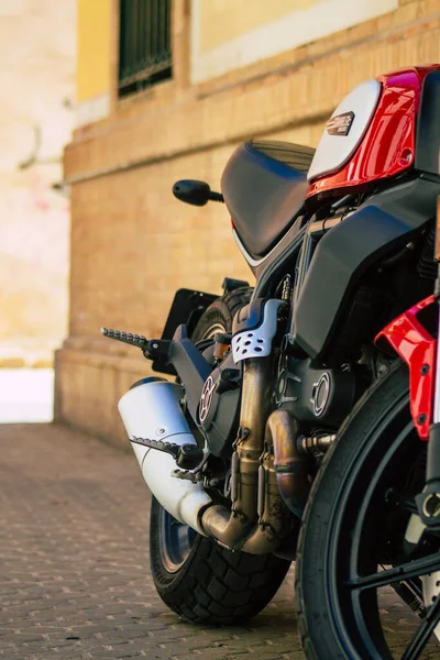 Sevilha Espanha Julho 2021 Motocicleta Ducati Scrambler Estacionada Nas Ruas — Fotografia de Stock
