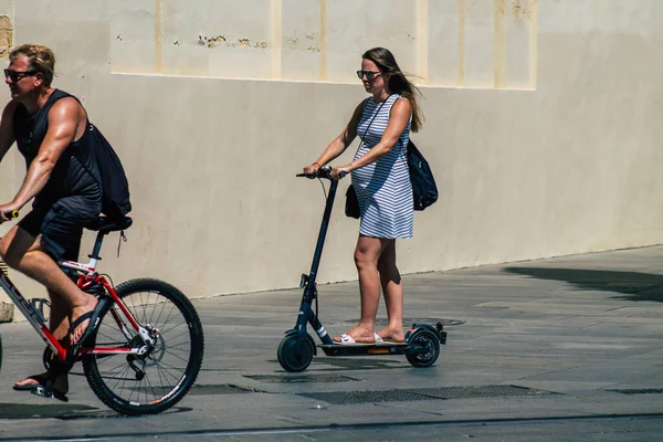 Sevilla España Julio 2021 Personas Rodando Con Scooter Eléctrico Las —  Fotos de Stock