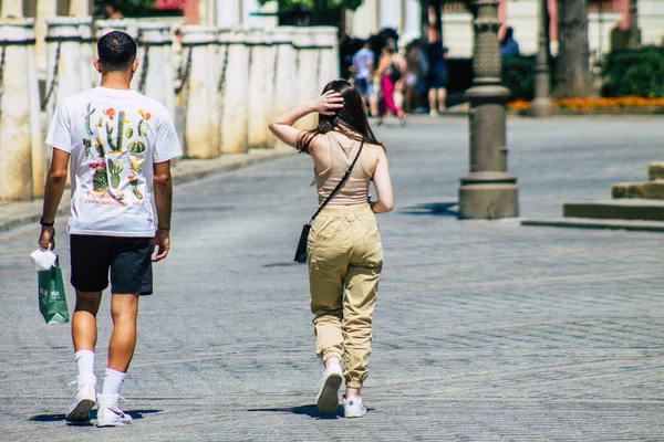 Sevilla Automatische Übersetzung Spanien Juli 2021 Fußgänger Die Während Des — Stockfoto