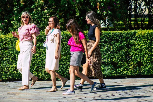 Sevilha Espanha Julho 2021 Pedestres Andando Pelas Ruas Sevilha Durante — Fotografia de Stock