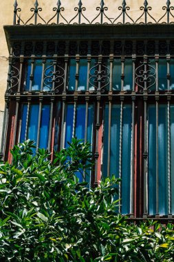 Sevilla İspanya 6 Temmuz 2021 İspanya 'nın güneyindeki Endülüs Bölgesi' nin başkenti ve sembolik bir şehir olan Sevilla sokaklarındaki bir binanın cephesi.