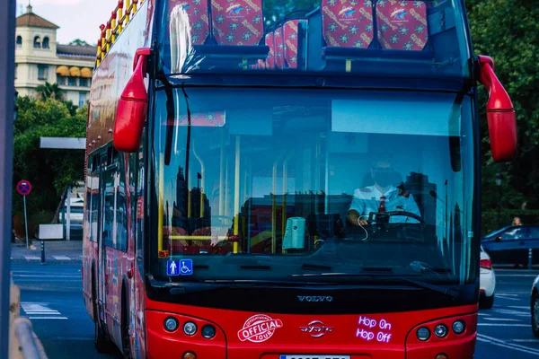 Σεβίλλη Ισπανία Ιουλίου 2021 Τουριστικό Λεωφορείο Που Διασχίζει Τους Δρόμους — Φωτογραφία Αρχείου