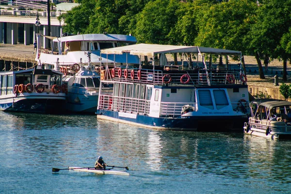 Sevilla Automatische Übersetzung Spanien Juli 2021 Touristenboote Ankern Auf Dem — Stockfoto