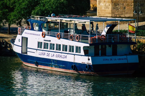 Sevilla Automatische Übersetzung Spanien Juli 2021 Touristenboote Ankern Auf Dem — Stockfoto