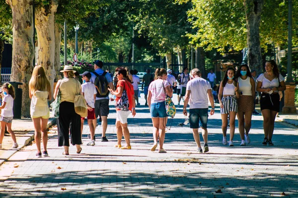 Sewilla Hiszpania Lipca 2021 Turyści Odwiedzający Park Marii Luisy Pierwszy — Zdjęcie stockowe