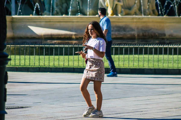 Sevilla Spanien Juli 2021 Fotgängare Promenader Gatorna Sevilla Coronavirus Utbrott — Stockfoto