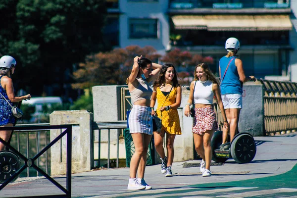 Sevilha Espanha Julho 2021 Pedestres Andando Pelas Ruas Sevilha Durante — Fotografia de Stock