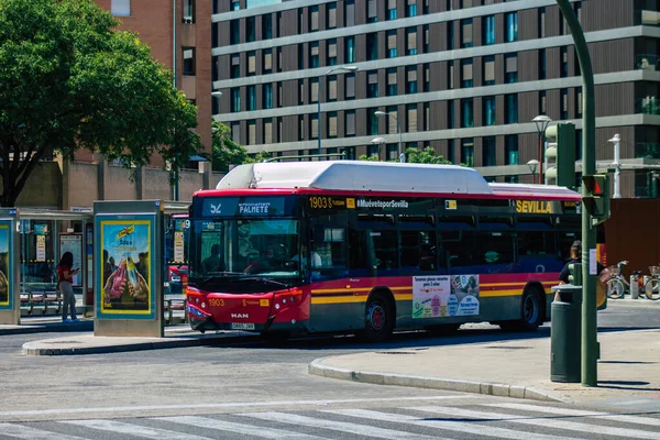 Sevilla España Julio 2021 Autobús Conduciendo Por Las Calles Sevilla —  Fotos de Stock