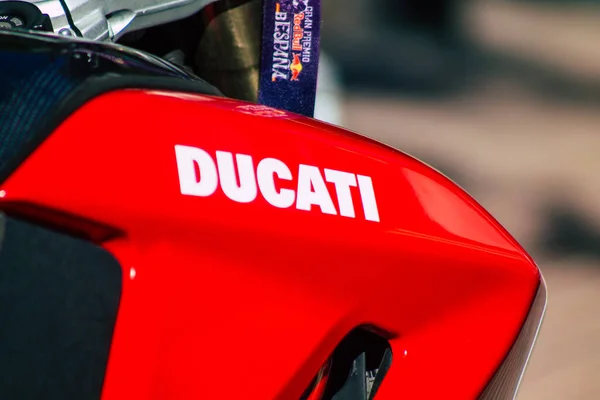 Sevilha Espanha Julho 2021 Motocicleta Ducati Estacionada Nas Ruas Sevilha — Fotografia de Stock