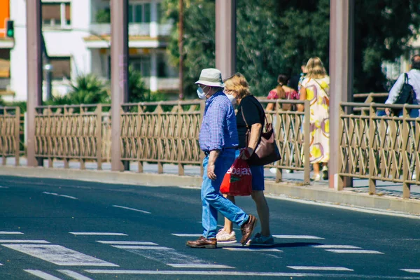 Sevilha Espanha Julho 2021 Pedestres Andando Pelas Ruas Sevilha Durante — Fotografia de Stock