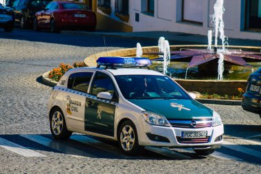 Carmona İspanya 14 Temmuz 2021 Coronavirus salgını sırasında Carmona sokaklarında devriye gezen sivil araba İspanya 'yı vurdu.