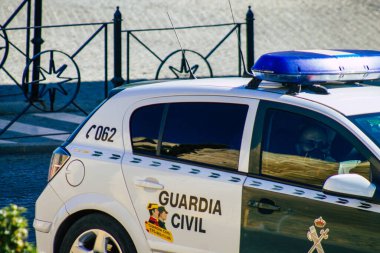 Carmona İspanya 14 Temmuz 2021 Coronavirus salgını sırasında Carmona sokaklarında devriye gezen sivil araba İspanya 'yı vurdu.