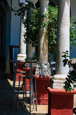 Carmona İspanya 14 Temmuz 2021 'de Avrupa' nın Parlak Yıldızı olarak adlandırılan şehir merkezi sizi uzak bir geçmişe götürecek tipik bir dar ve dolambaçlı Arap yerleşimi gösteriyor.