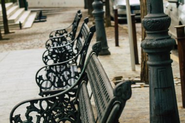 Carmona İspanya 14 Temmuz 2021 'de Carmona sokaklarında Avrupa' nın Parlak Yıldızı olarak adlandırılan şehir tipik bir dar ve dolambaçlı Arap yerleşimi sergiliyor.