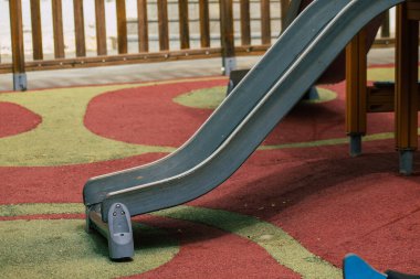 Carmona İspanya 16 Temmuz 2021 'de eski Carmona şehrinde Avrupa' nın Parlak Yıldızı olarak adlandırılan oyun parkında şehir tipik bir dar ve dolambaçlı Arap yerleşimi sergiliyor.