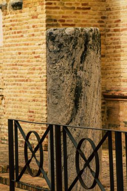 Carmona İspanya 15 Temmuz 2021 Pilar cephesi Santa Maria Kilisesi daha çok 15. ve 16. yüzyıllarda eski Carmona Camii 'nde inşa edilen Gotik kilisesidir.