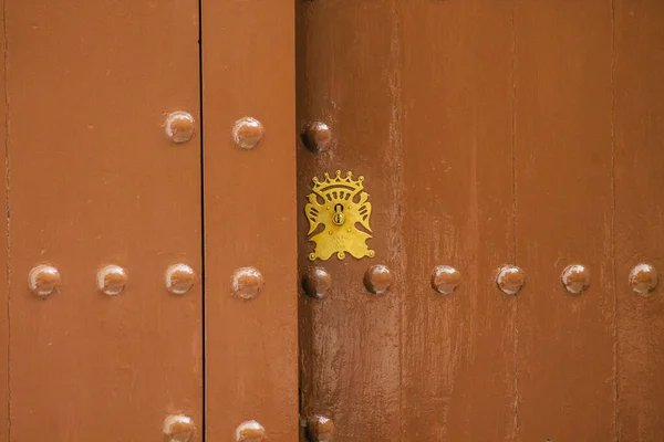 คาร โมนา สเปน กรกฎาคม 2021 Closeup ของประต านเก าในถนนแคบ ในเม — ภาพถ่ายสต็อก