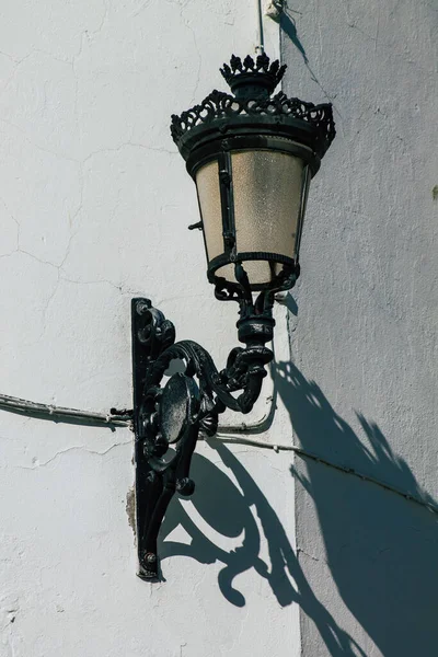 Carmona Espanha Julho 2021 Lâmpada Rua Nas Ruas Estreitas Cidade — Fotografia de Stock