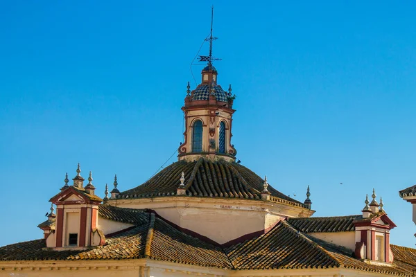 Carmona Spanien Juli 2021 Kyrkan Utsikt Från Smala Gatorna Staden — Stockfoto