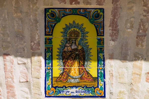 Carmona Spanyolország Július 2021 Vallási Plakát Egy Régi Ház Ablakánál — Stock Fotó