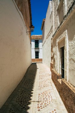 Carmona İspanya 18 Temmuz 2021 Carmona Narrow Caddesi 'nde Avrupa' nın Parlak Yıldızı olarak adlandırılan şehir, tipik bir dar ve dolambaçlı Arap yerleşimi gösteriyor.