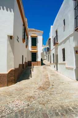 Carmona İspanya 18 Temmuz 2021 Carmona Narrow Caddesi 'nde Avrupa' nın Parlak Yıldızı olarak adlandırılan şehir, tipik bir dar ve dolambaçlı Arap yerleşimi gösteriyor.