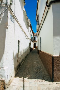 Carmona İspanya 18 Temmuz 2021 Carmona Narrow Caddesi 'nde Avrupa' nın Parlak Yıldızı olarak adlandırılan şehir, tipik bir dar ve dolambaçlı Arap yerleşimi gösteriyor.