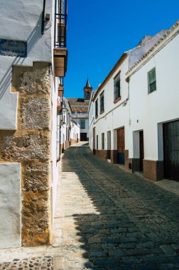 Carmona İspanya 18 Temmuz 2021 Carmona Narrow Caddesi 'nde Avrupa' nın Parlak Yıldızı olarak adlandırılan şehir, tipik bir dar ve dolambaçlı Arap yerleşimi gösteriyor.