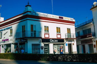 Carmona İspanya 18 Temmuz 2021 Carmona 'da Avrupa' nın Parlak Yıldızı olarak adlandırılan caddelerdeki eski ev cephesinde şehir tipik bir dar ve dolambaçlı Arap yerleşimi sergiliyor.