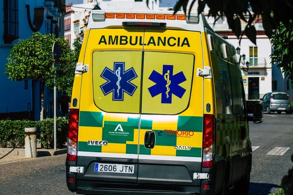 Carmona Espanha Julho 2021 Ambulância Dirigindo Pelas Ruas Carmona Durante — Fotografia de Stock