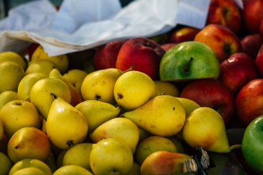 Carmona İspanya 19 Temmuz 2021 Coronavirus salgını sırasında İspanya 'da yerel pazarda çeşitli meyveler satılması zorunludur.