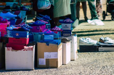 Carmona İspanya 19 Temmuz 2021 Coronavirus salgını sırasında İspanya 'da yerel pazarda satılan çeşitli yaz kıyafetleri, maske takmak zorunludur.