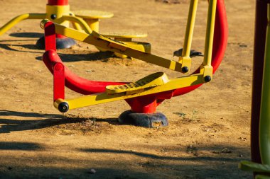 Carmona İspanya 19 Temmuz 2021 Coronavirus salgını sırasında Carmona sokaklarında bulunan kamuya açık spor ekipmanları İspanya 'yı vururken maske takmak zorunlu değildir.