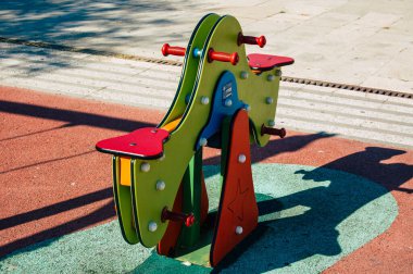 Carmona İspanya 19 Temmuz 2021 'de eski Carmona kentinde Avrupa' nın Parlak Yıldızı olarak adlandırılan oyun parkında şehir tipik bir dar ve dolambaçlı Arap yerleşimi sergiliyor.