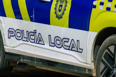 Carmona İspanya 21 Temmuz 2021 Coronavirus salgını sırasında İspanya 'yı vuran yerel polis arabası Carmona sokaklarına park etti.