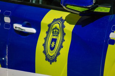 Carmona İspanya 21 Temmuz 2021 Coronavirus salgını sırasında İspanya 'yı vuran yerel polis arabası Carmona sokaklarına park etti.