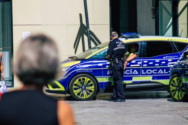 İspanya Koronavirüs salgını sırasında Sevilla sokaklarında devriye gezen 22 Temmuz 2021