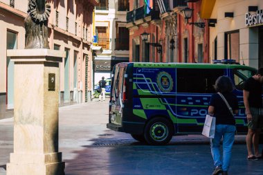 İspanya Koronavirüs salgını sırasında Sevilla sokaklarında devriye gezen 22 Temmuz 2021