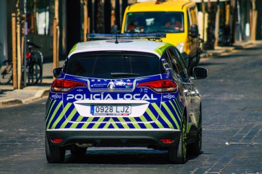 İspanya Koronavirüs salgını sırasında Sevilla sokaklarında devriye gezen 22 Temmuz 2021