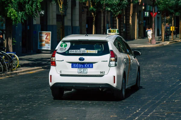 Sevilla España Julio 2021 Taxi Conduciendo Por Las Calles Sevilla — Foto de Stock