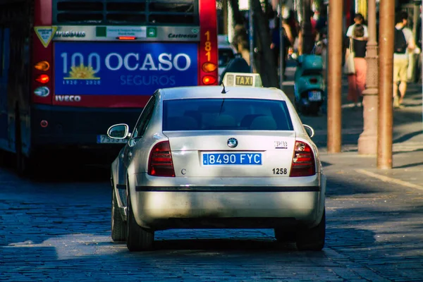 Іспанія Липня 2021 Року Таксі Проїжджає Вулицями Севільї Символічного Міста — стокове фото