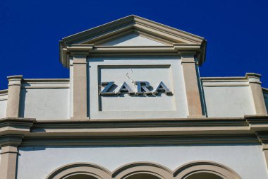 Sevilla İspanya 21 Temmuz 2021 İspanya 'nın güneyindeki Endülüs Bölgesi' nin başkenti ve sembolik bir şehir olan Sevilla sokaklarındaki bir binanın cephesi.