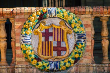 Seville İspanya 7 Temmuz 2021 İspanya Plaza, Andalusia Bölgesi 'nin başkenti ve sembolik bir şehir olan Seville' deki Maria Luisa parkında bulunan bir mimari komplekstir.