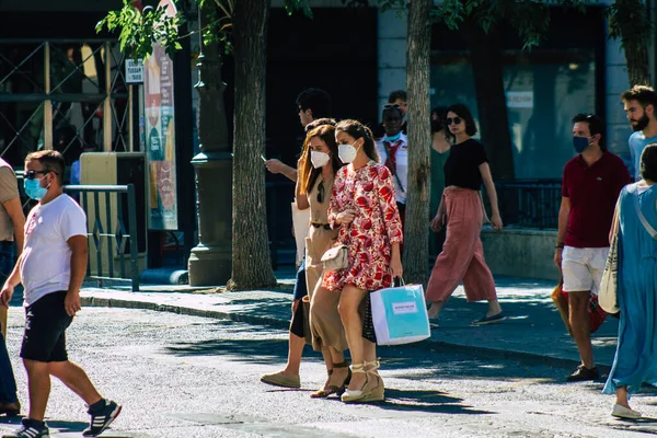 Sevilla Spanien Juli 2021 Fußgänger Einkaufen Der Hauptgeschäftsstraße Von Während — Stockfoto